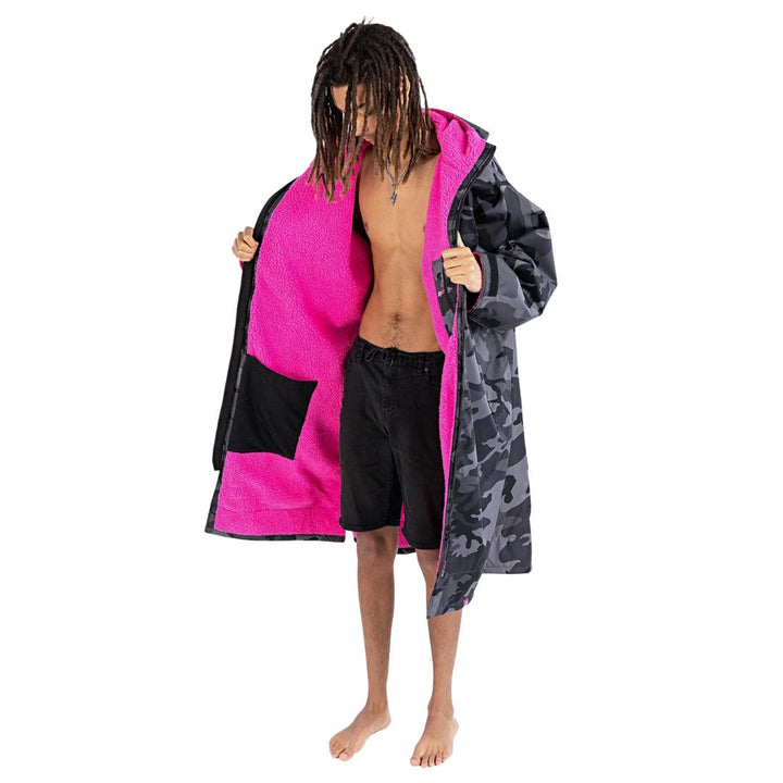 Dryrobe Advance Umkleidemantel mit langen Ärmeln - Schwarz Camo / Pink 