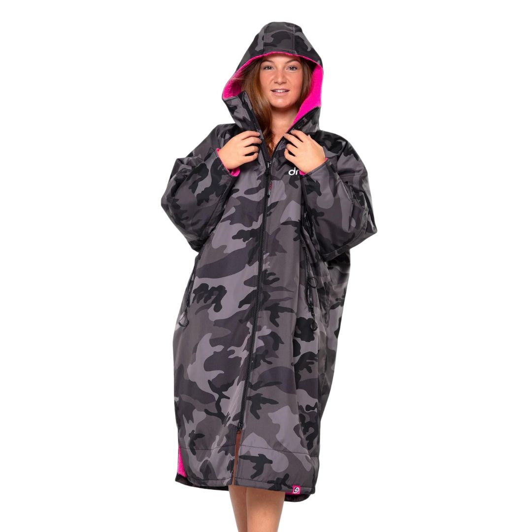 Dryrobe Advance Umkleidemantel mit langen Ärmeln - Schwarz Camo / Pink 