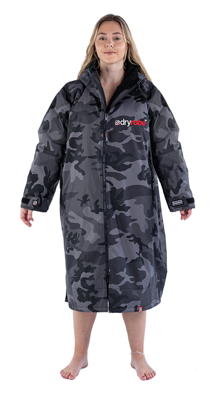 Dryrobe Advance Umkleidemantel mit langen Ärmeln - Black Camo / Black 