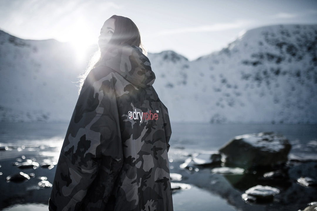 Dryrobe Advance Umkleidemantel mit langen Ärmeln - Black Camo / Black 