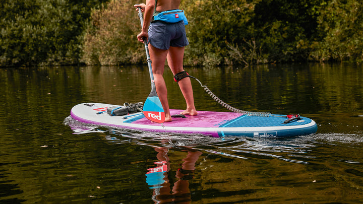 2023 Red Paddle 10ft 6in Ride aufblasbares Paddleboard-Paket